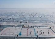 عکس/ پیست هاکی بر روی دریاچه یخ زده