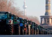 عکس/ ادامه اعتراضات کشاورزان آلمانی با تراکتور