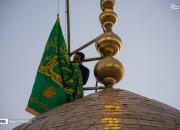 عکس/ تعویض پرچم گنبد حضرت عبدالعظیم (ع)