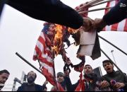عکس/ به آتش کشیدن پرچم آمریکا در مصلی تهران